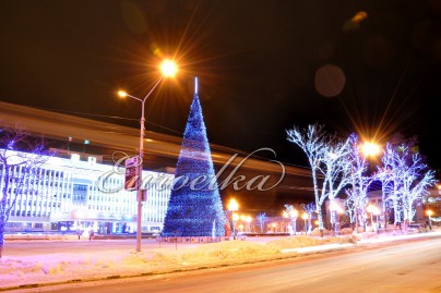 Уличные световые ель и елки «МАГИЯ» для улиц и площадей города с гирляндами из светодиодов